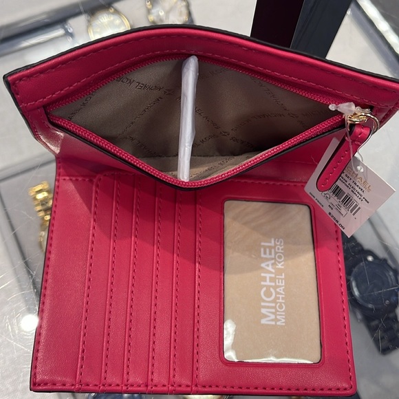 Michael Kors Jet Set Travel Passport Wallet
Electric Pink Signature NWT - Picture 7 of 16